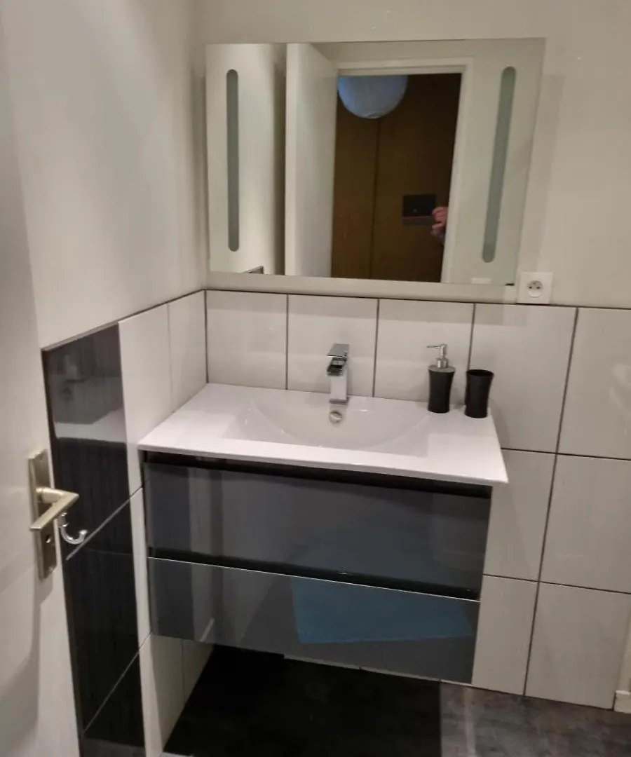 Joli Appartement En Residence Avec Piscine Et Gardien Mandelieu-la-Napoule Apartment