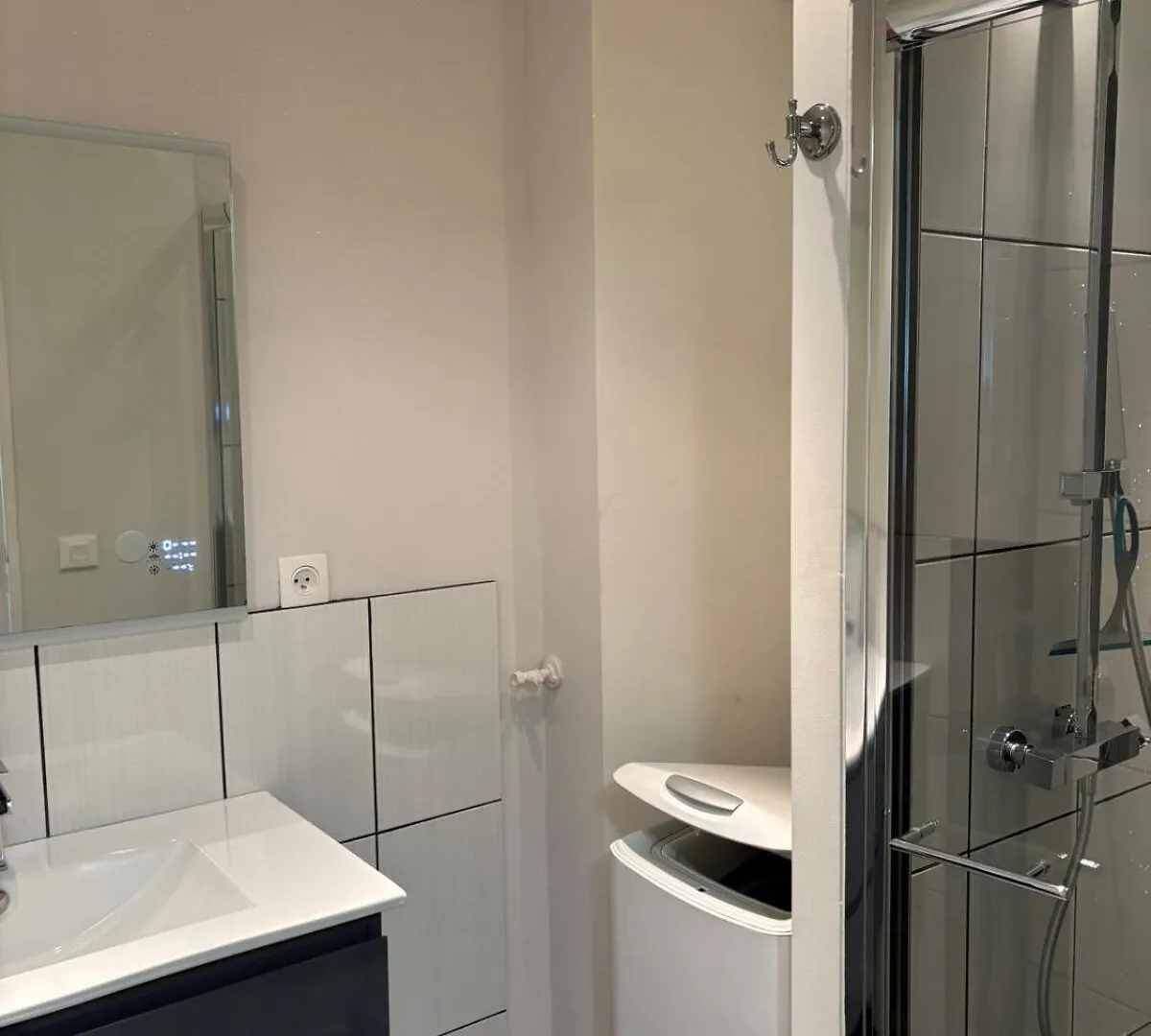 Joli Appartement En Residence Avec Piscine Et Gardien Mandelieu 0*,  França
