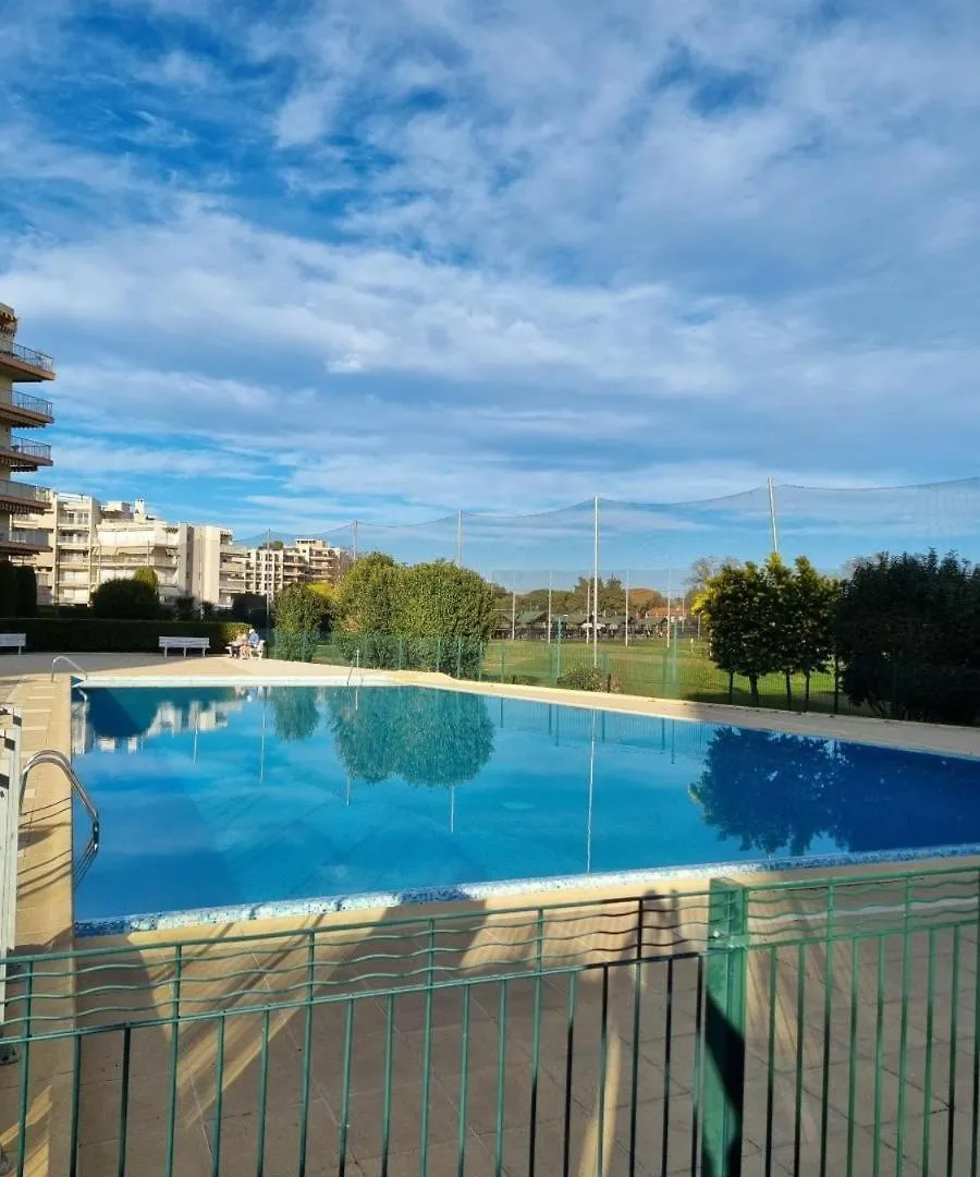 Joli Appartement En Residence Avec Piscine Et Gardien Mandelieu-la-Napoule Apartment